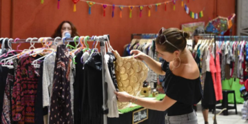 El consumo sigue en caída libre: recreación bajó 43% y calzado e indumentaria 27%