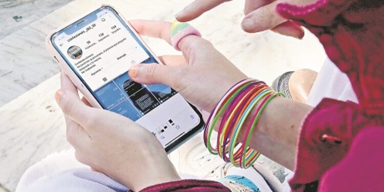 Las cuentas de «chismes» y «confesiones» que se extienden en las escuelas: cómo abordar esta nueva modalidad de «BULLYING»