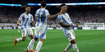 Gracias al «Dibu» Martínez, Argentina venció por penales a Ecuador y está en las semifinales de la Copa América
