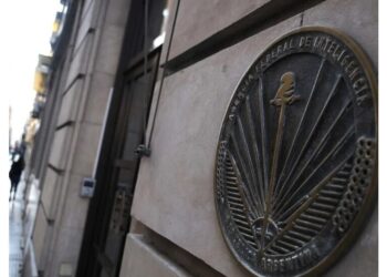 Milei ordenó la disolución de la Agencia Federal de Inteligencia y reflota la SIDE