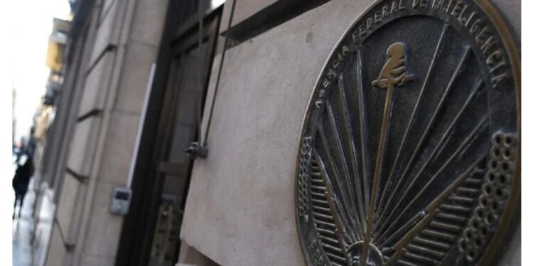 Milei ordenó la disolución de la Agencia Federal de Inteligencia y reflota la SIDE
