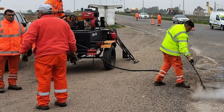 Ruta 51: por tareas de bacheo piden circular con precaución