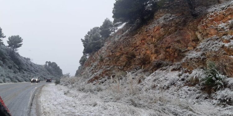 Circular con extrema precaución en sector Abra de la Ventana por hielo sobre la ruta 76