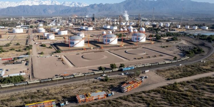 La mayor inversión de la historia de YPF se hará en Río Negro: al menos US$ 30.000 millones