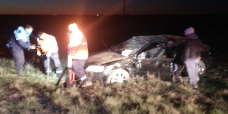 Se le cruzó algo en la ruta y terminó volcando