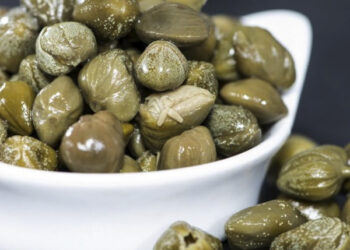 “No damos abasto con la demanda de alcaparras que tenemos”