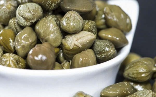 “No damos abasto con la demanda de alcaparras que tenemos”