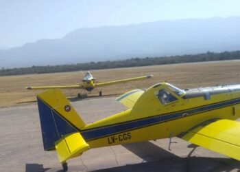 Buscan un avión hidrante que desapareció mientras combatía un incendio forestal en La Rioja