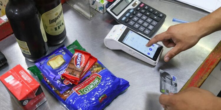 Argentina es más caro para un trabajador que Chile, Brasil, España y Estados Unidos