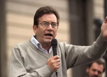 “La inflación baja por el derrumbe de la economía”