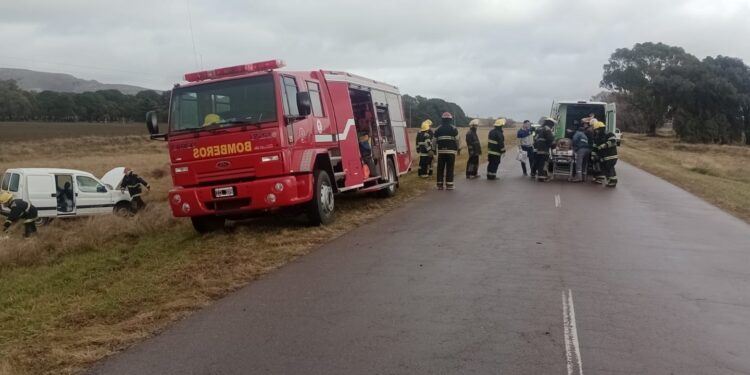 Dos vehículos chocaron sus laterales en la ruta 76.