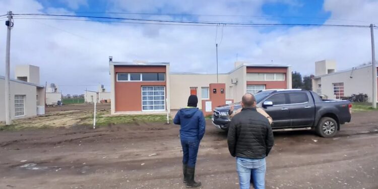 Concejales opositores reclaman por múltiples falencias en barrio de viviendas sociales de Saldungaray