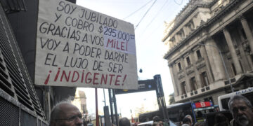 La Policía Federal reprimió a los jubilados que se movilizaban en el Congreso contra el veto de Milei