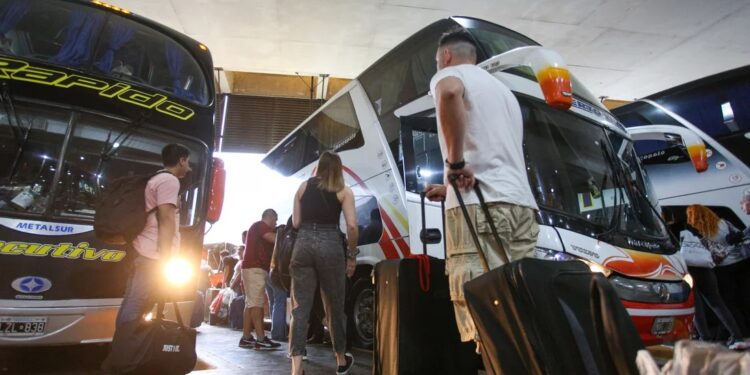 Los micros de larga distancia dejarán de cubrir los riesgos de muerte e incapacidad de los pasajeros