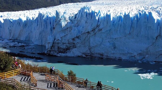 El intercambio del turismo internacional dejó un déficit de 240.400 visitantes durante julio