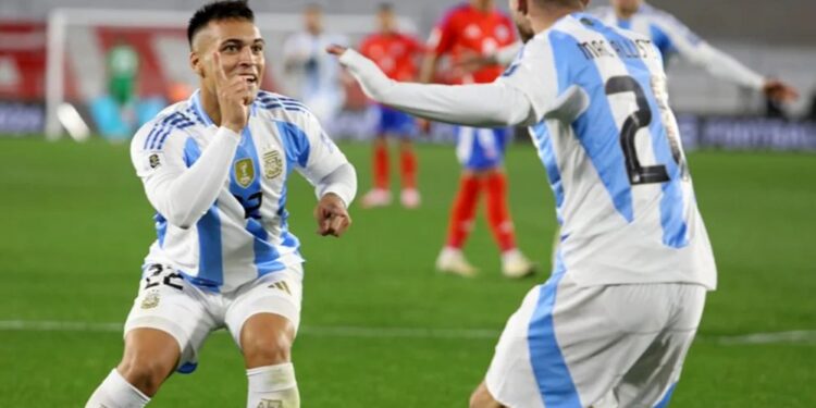 La Selección dio un show y goleó 3-0 a Chile en El Monumental