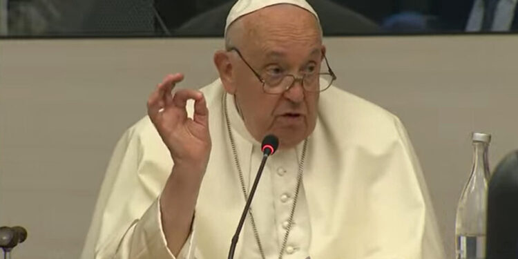 Fuerte crítica del Papa al Gobierno: «En vez de pagar la justicia social pagó el gas pimienta, le convenía»