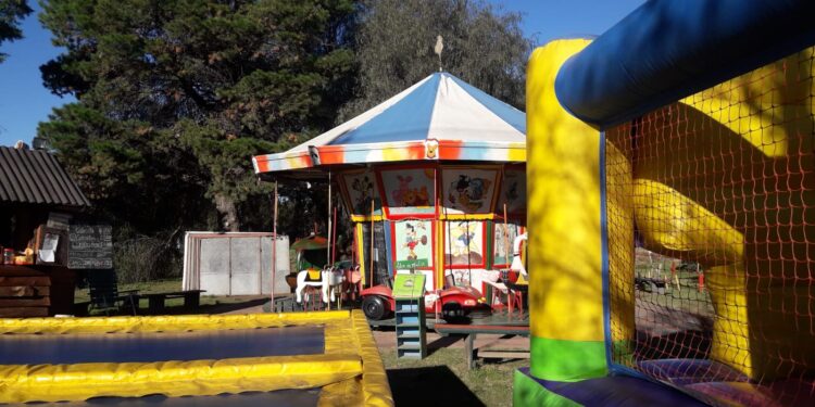 La calesita de Sierra cumplió 15 años con sus nuevos dueños