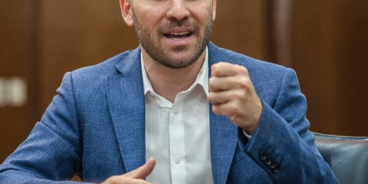 Guzmán dijo que la cuarentena se prolongó porque «fue una bandera política que hacía más fuerte al Gobierno»