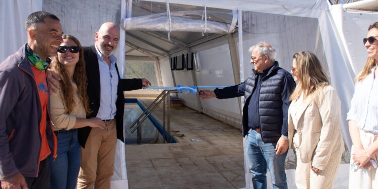 El intendente se comprometió a poner el personal que haga falta en la pileta de Sierra