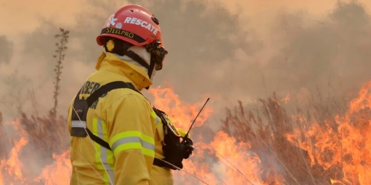 Continúan activos cuatro focos de incendio en Córdoba