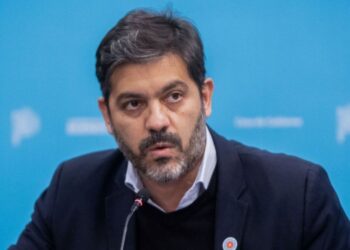 AL BONAERENSE CARLOS BIANCO*