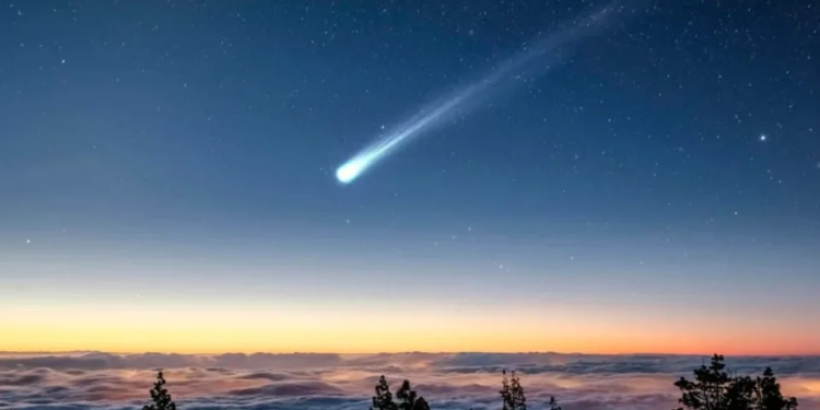 El Cometa del Siglo ya empieza a iluminar el cielo argentino: la mejor hora para observarlo