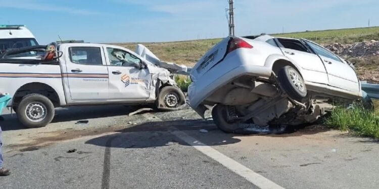 Choque frontal entre auto y camioneta con el saldo de un muerto.