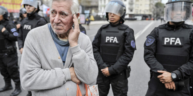 Piden que se declare inconstitucional el veto de Milei a la movilidad jubilatoria