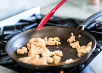 La OMS alertó sobre posibles sustancias cancerígenas en utensilios de cocina y productos cotidianos
