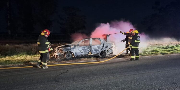 Se incendió un auto en la ruta 51