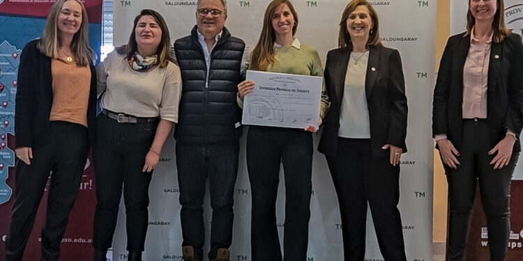 Bordoni entregó diplomas a los 22 nuevos graduados en el distrito