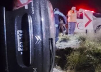 Un hombre salvó su vida de milagro en un vuelco sobre la ruta 33