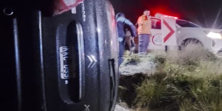 Un hombre salvó su vida de milagro en un vuelco sobre la ruta 33