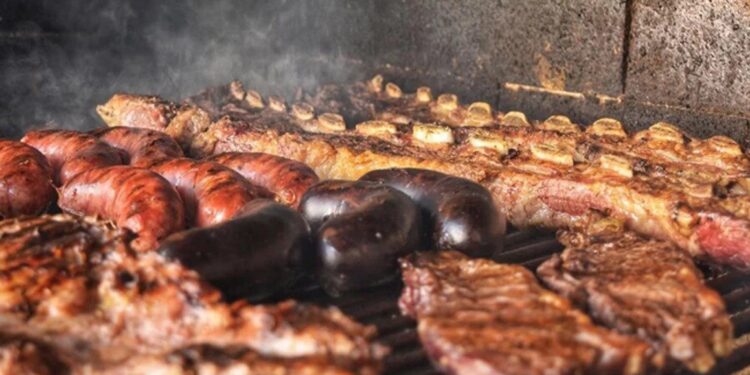 Hacer un asado para una familia tipo argentina ya cuesta más de $40.000