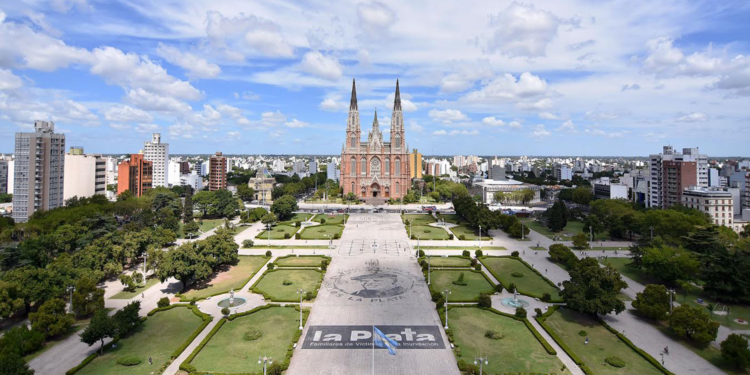 LA AUSENCIA DE UN LIDERAZGO BONAERENSE,  desafíos de gobernabilidad y centralismo político.