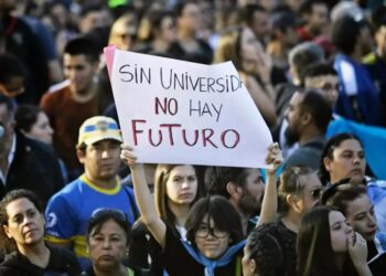 Universidades redoblan protestas contra el veto a la Ley de Financiamiento Universitario