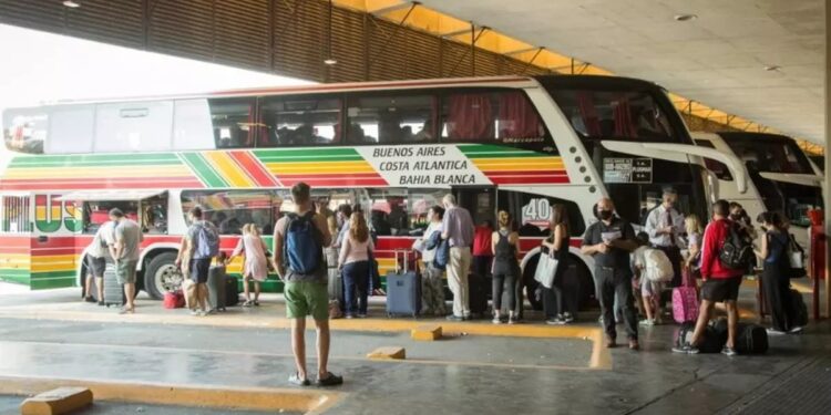 Las empresas de transporte de larga distancia dejaron de entregar pasajes gratuitos a personas con discapacidad