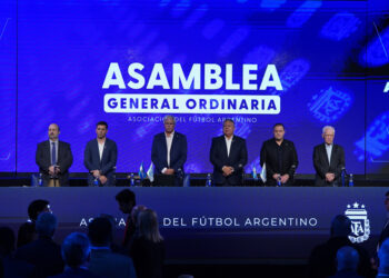 Asamblea en AFA: se anularon los descensos y Tapia fue reelecto