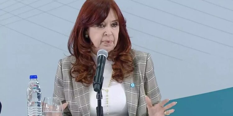 Cristina a Milei: «¿Ahora querés juzgar el honor y desempeño de los ex presidentes?»