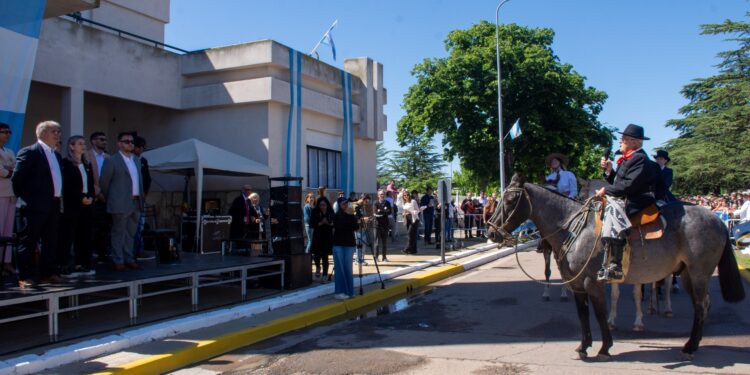Con un imponente acto y desfile, Tornquist celebró el 114° aniversario del Cambio de Nombre del Distrito