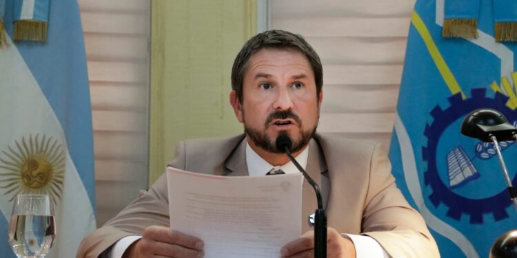 Denunciaron al intendente de Trelew por presunto acoso sexual