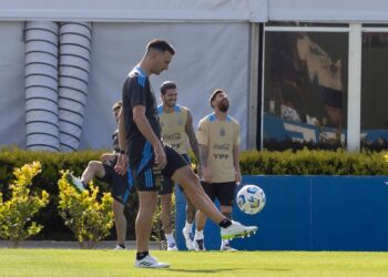 Los dos cambios que planea Scaloni para el partido ante Perú