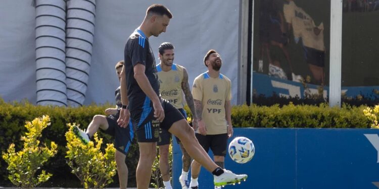 Los dos cambios que planea Scaloni para el partido ante Perú