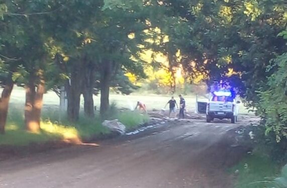 Problemas en Valle Hermoso: un vecino cortó la calle y debió actuar la policía
