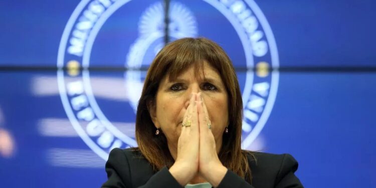 Una detención errónea, el “hombre del talco” y la falsa célula terrorista: los errores de Patricia Bullrich como ministra