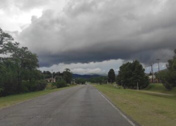 Atronadora tormenta cayó sobre Sierra de la Ventana está tarde.