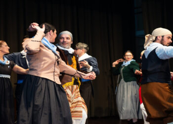 La Escuela Folklórica Municipal cierra el año con un festival