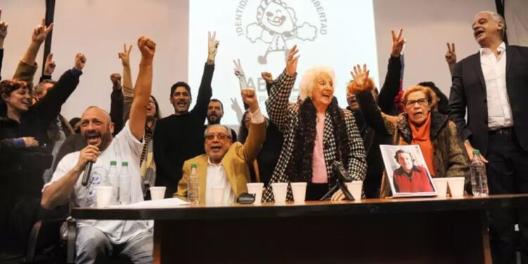 Frente al olvido, la esperanza: Abuelas de Plaza de Mayo anunció al nieto recuperado 138