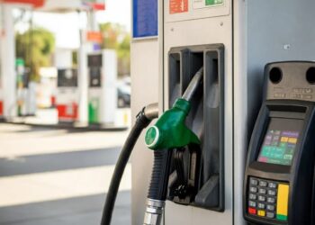 Así se vería una estación de servicio con autodespacho en Argentina, según la IA